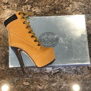 *NEVER WORN* ZIGIny Z-JO Boots